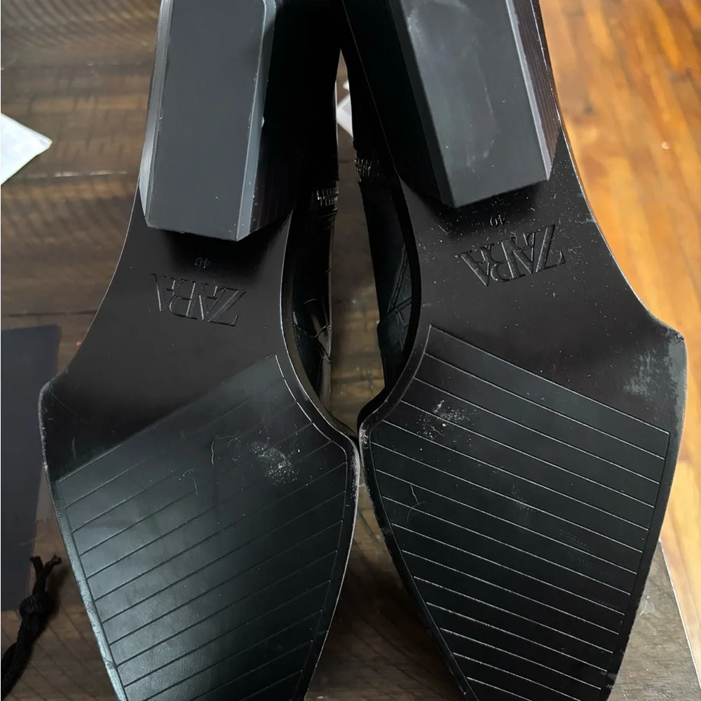 Men's Black Croc-Embossed Leather Boots